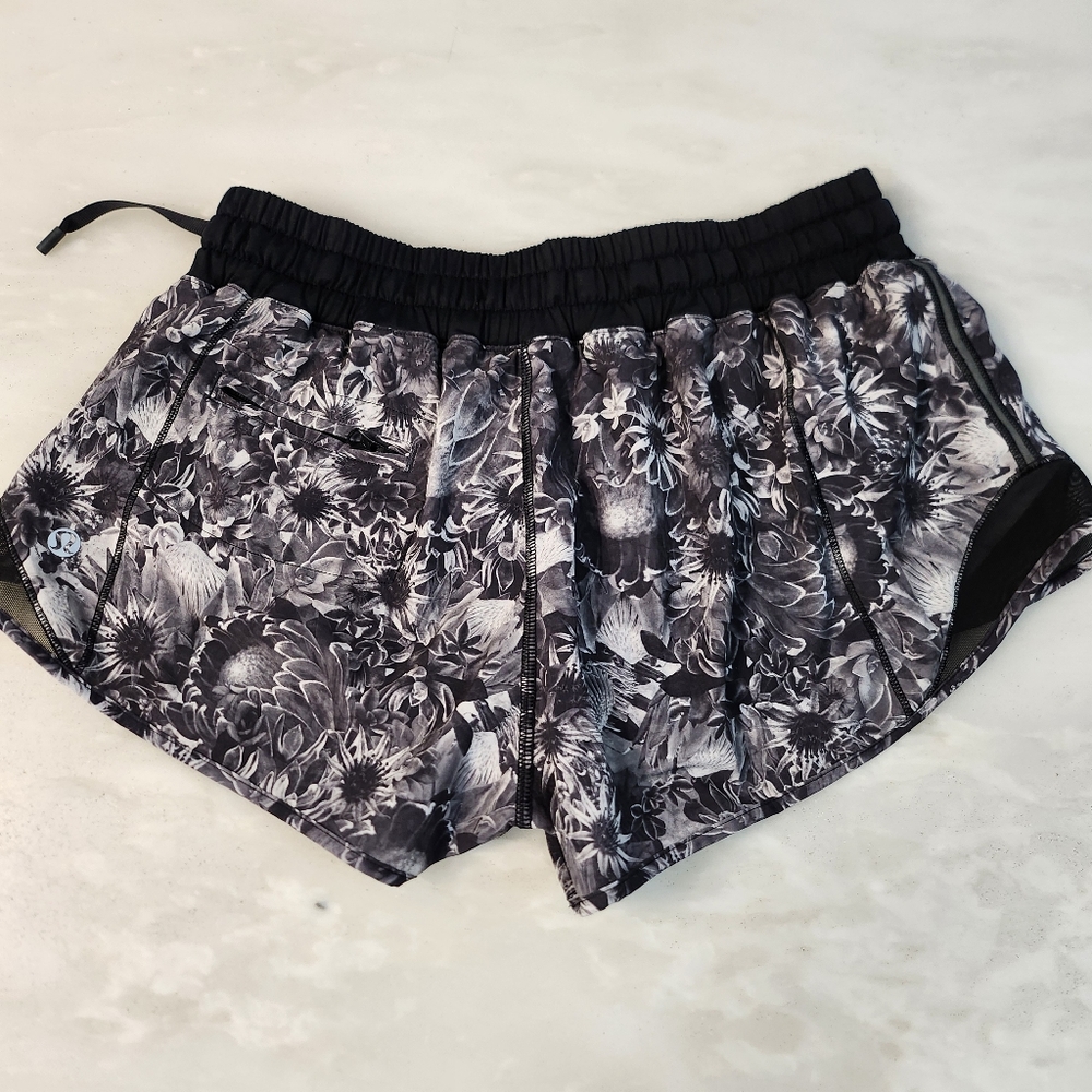 LULULEMON Hotty Hot  Floral Black and Gray Women's  Shorts